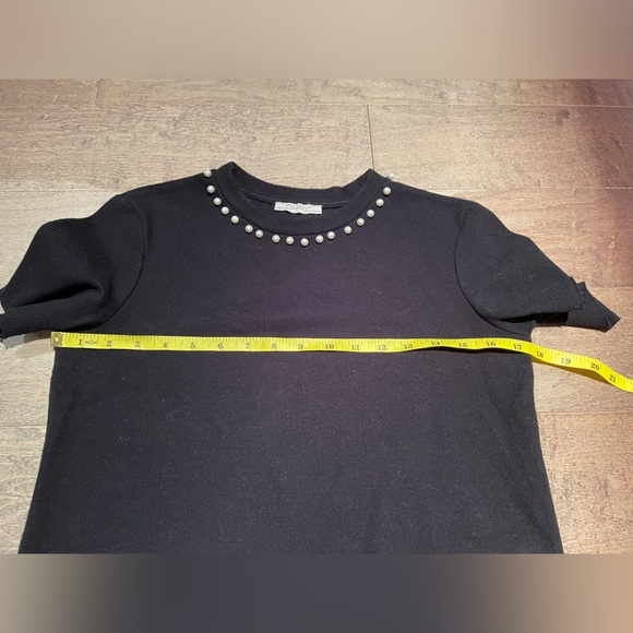 Zara size small cropped sweater with pearl necklace - Picture 5 of 6